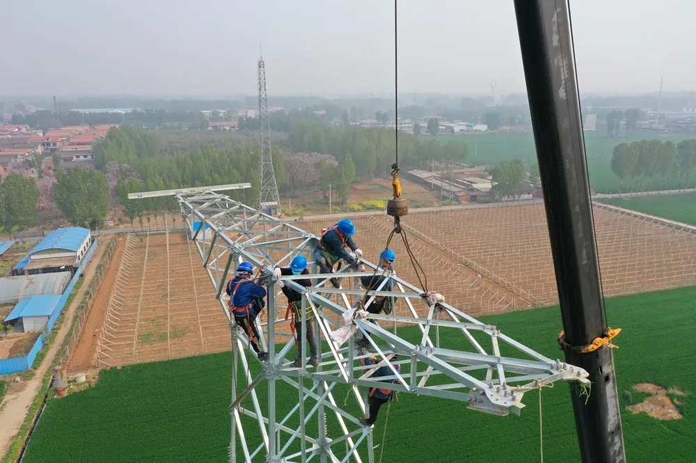 徐工吊車(chē)助力太焦鐵路早通電