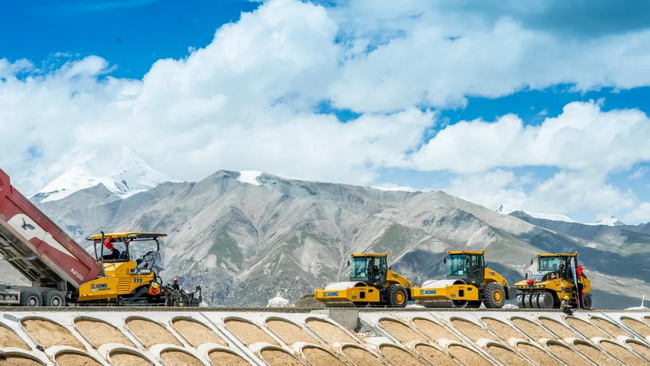 徐工成套道路機(jī)械在西藏高原用強(qiáng)悍性能驗(yàn)證高可靠