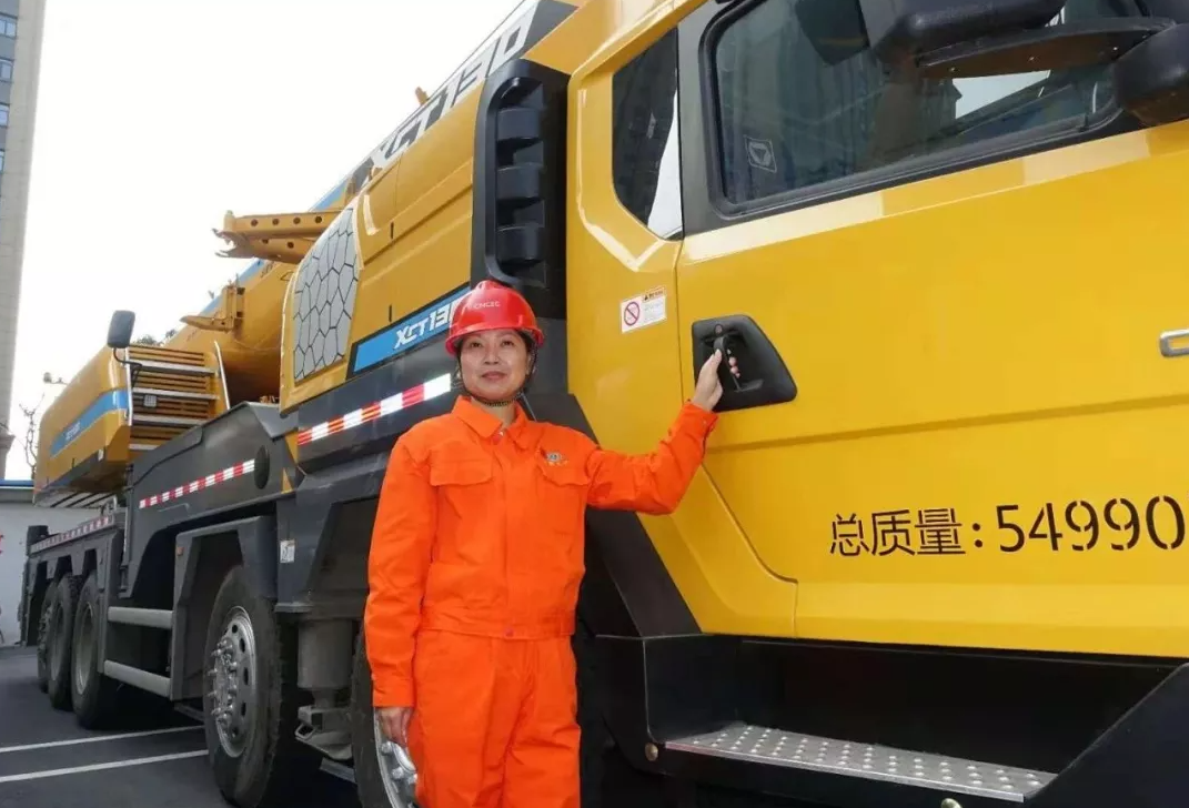 徐工吊車女司機